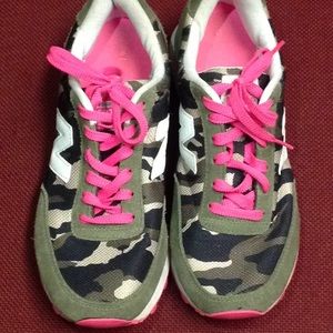 501 New Balance Sneakers